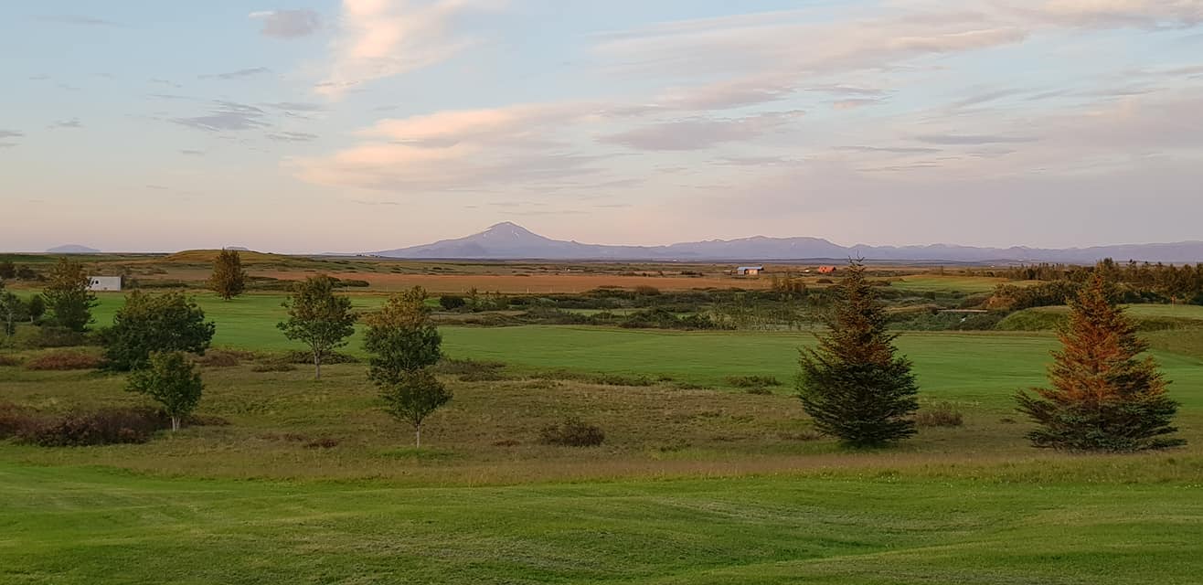 Kvöldbirta yfir Strandarvelli við Hellu